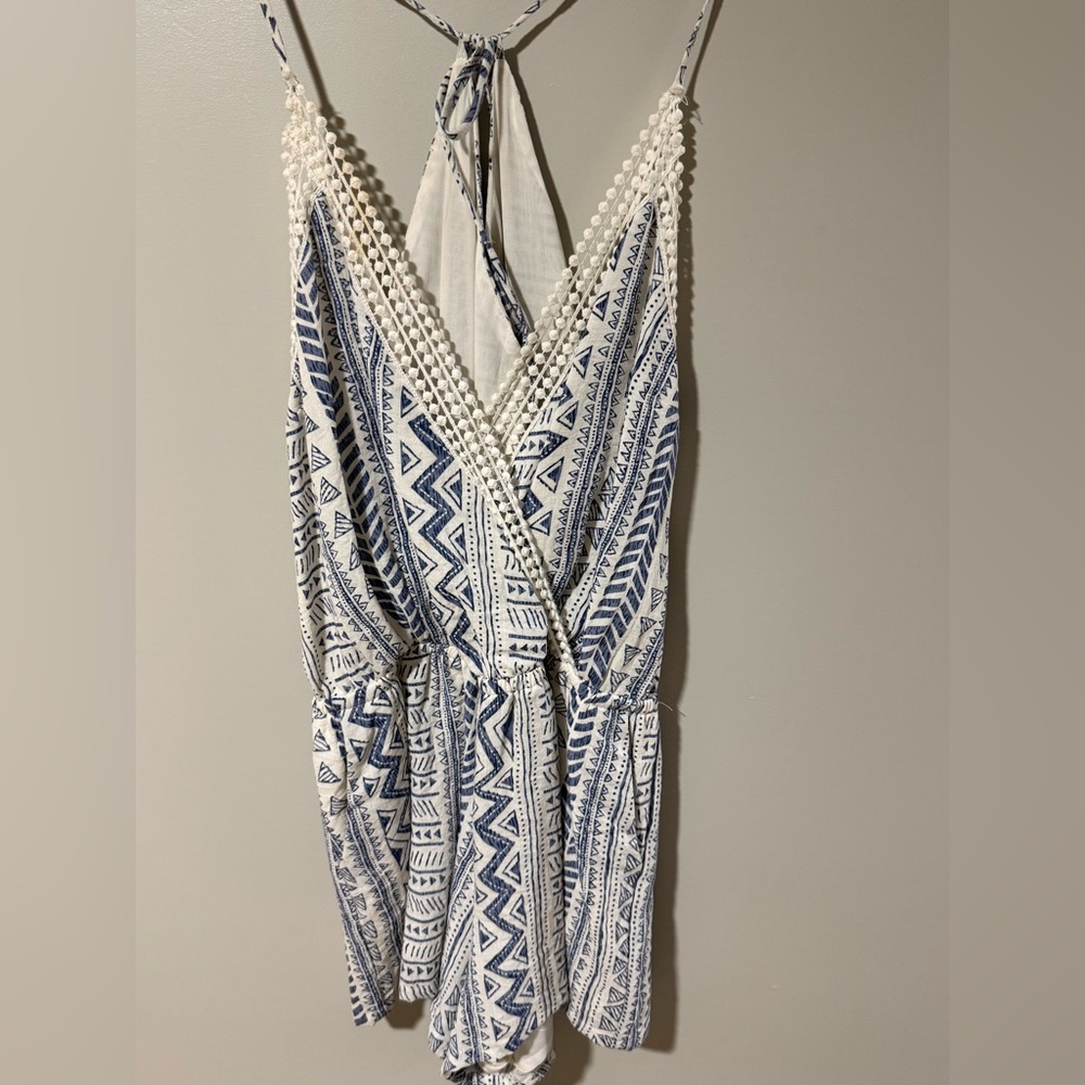 Miss Me Women’s M Blue White Geometric Romper Crochet Boho Halter LIKE NEW